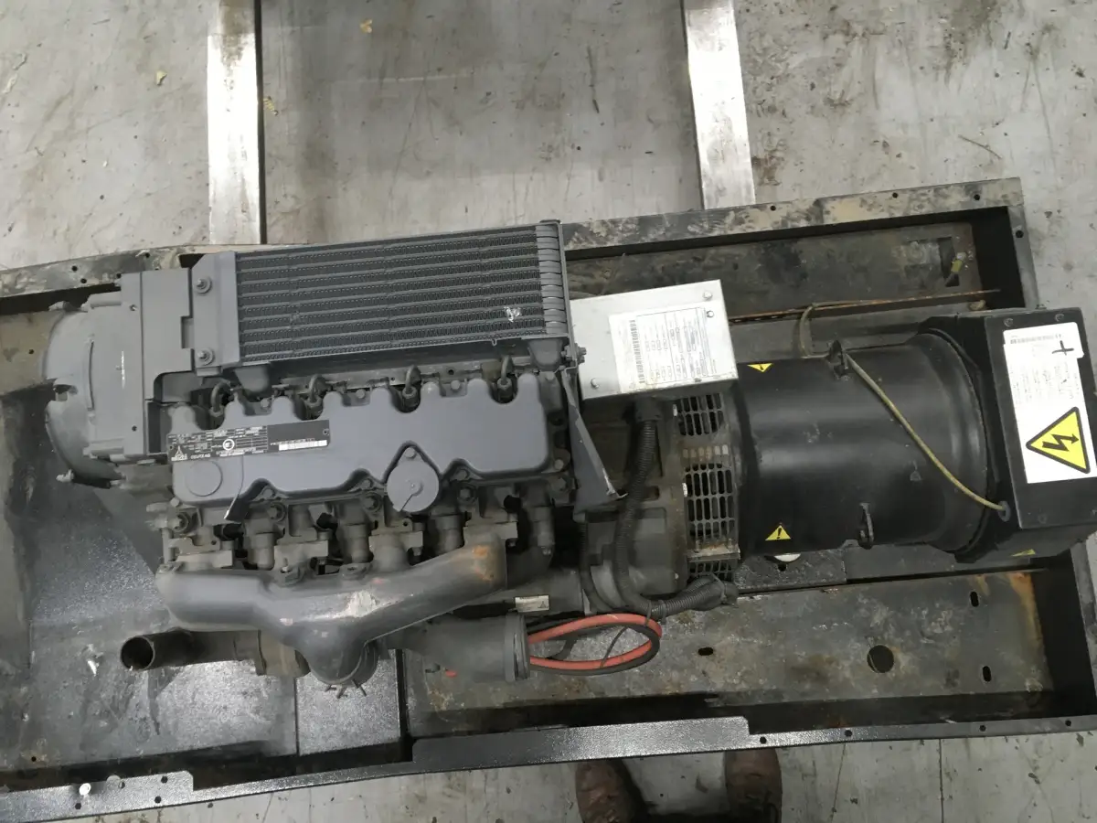 DEUTZ BF4L2011 GENERATOR 40KVA NEW - Picture 5
