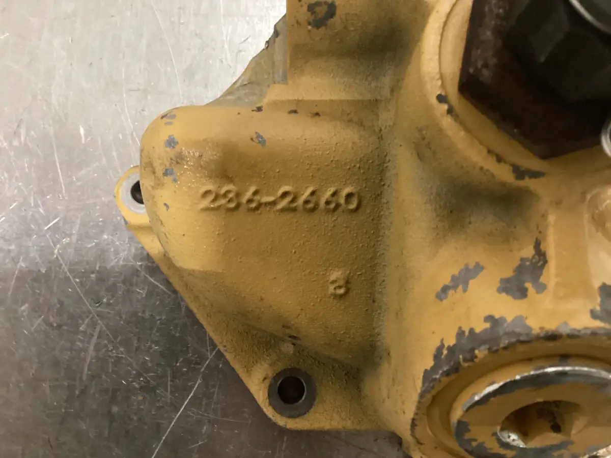 CUBIERTA DE ENFRIADOR DE ACEITE CATERPILLAR 2362660 USADA - Imagen 2