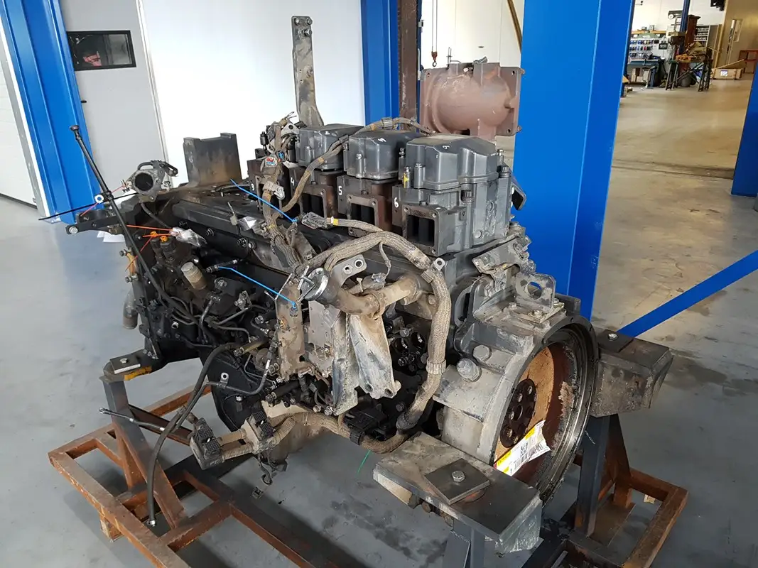 KOMATSU SAA6D140E-6 PIEZAS DEL MOTOR - Imagen 2