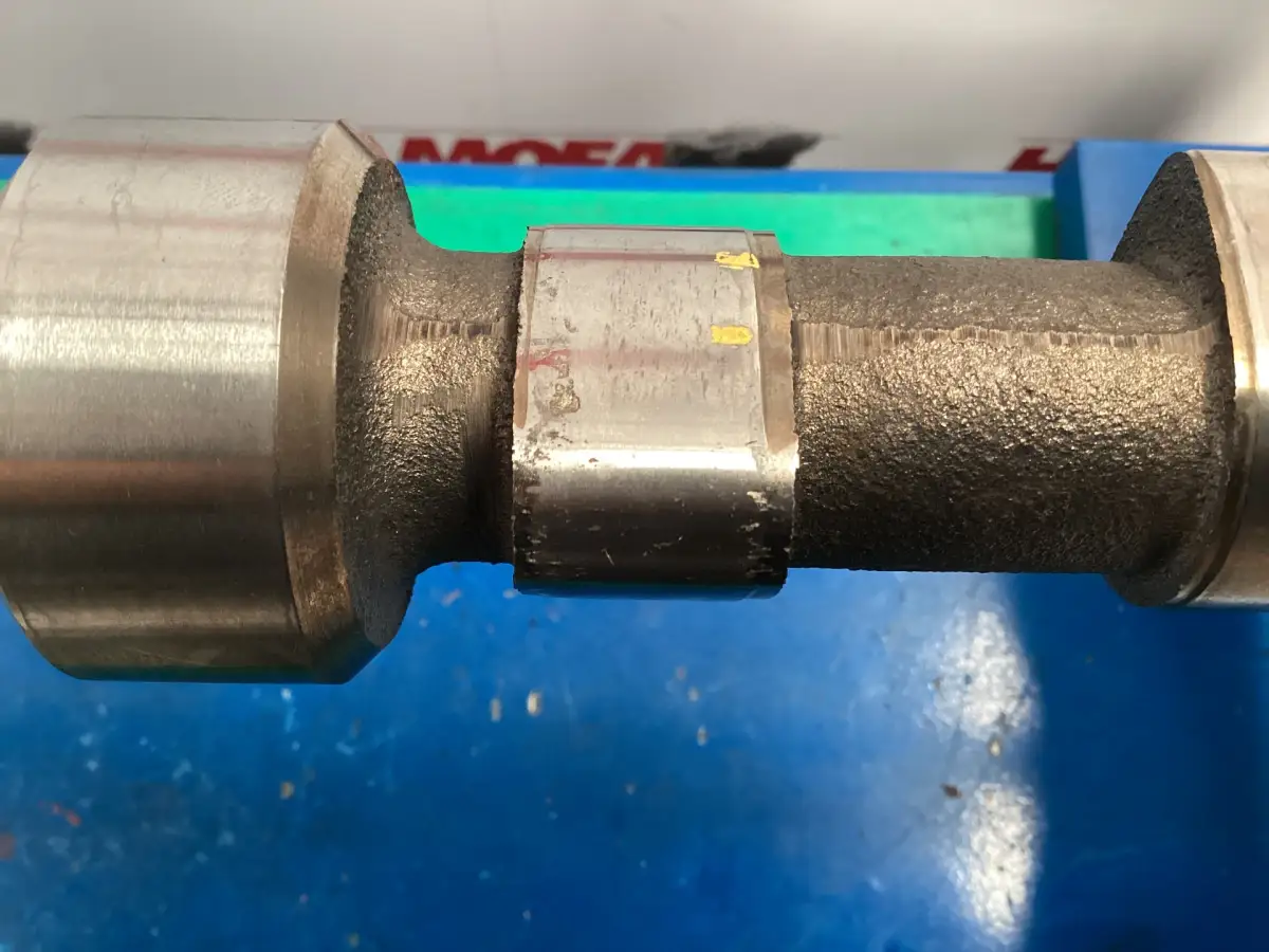 CIGÜEÑAL VOLVO 1545071 USADO - Imagen 2