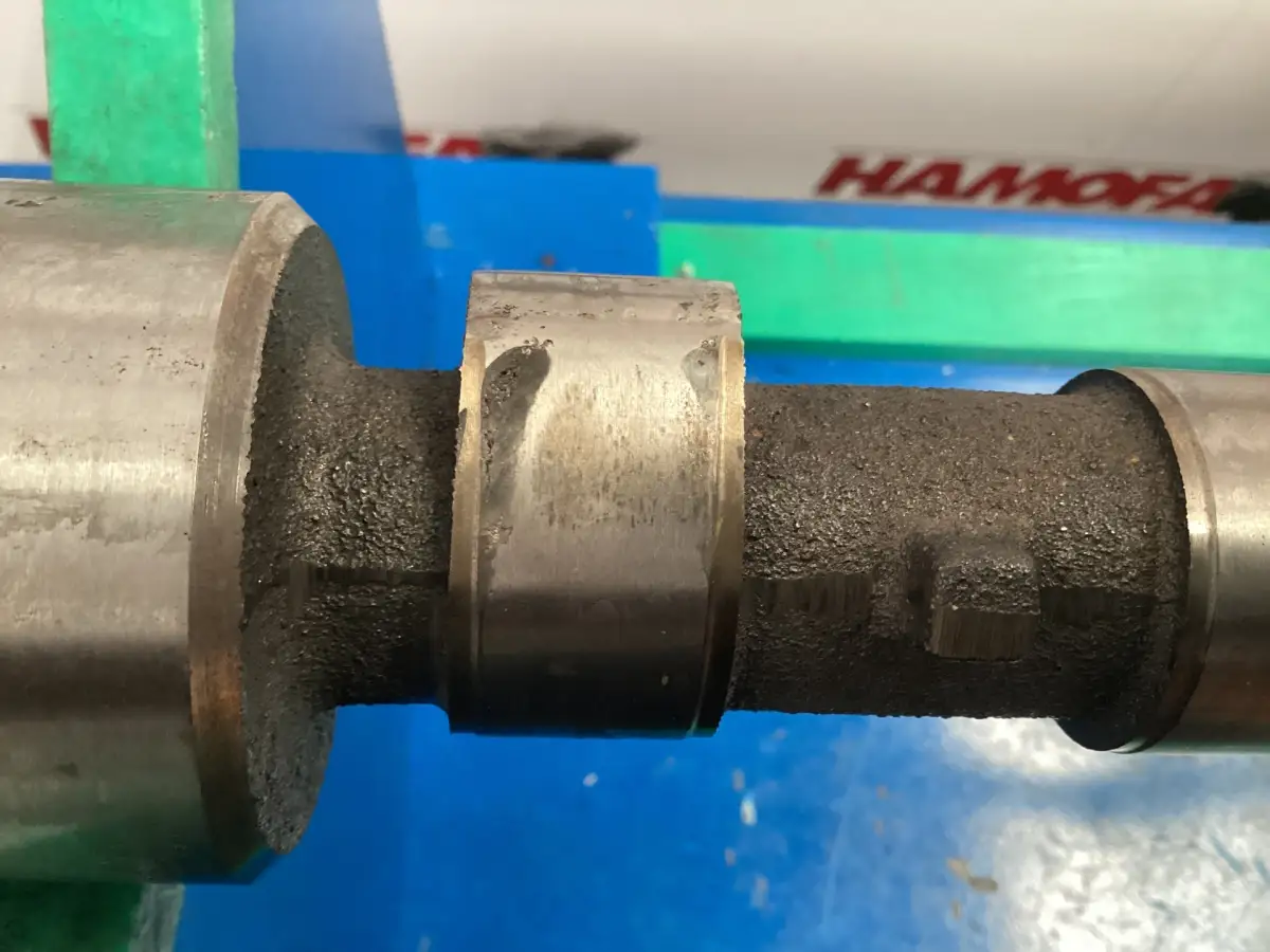 CIGÜEÑAL VOLVO 1545071 USADO - Imagen 3