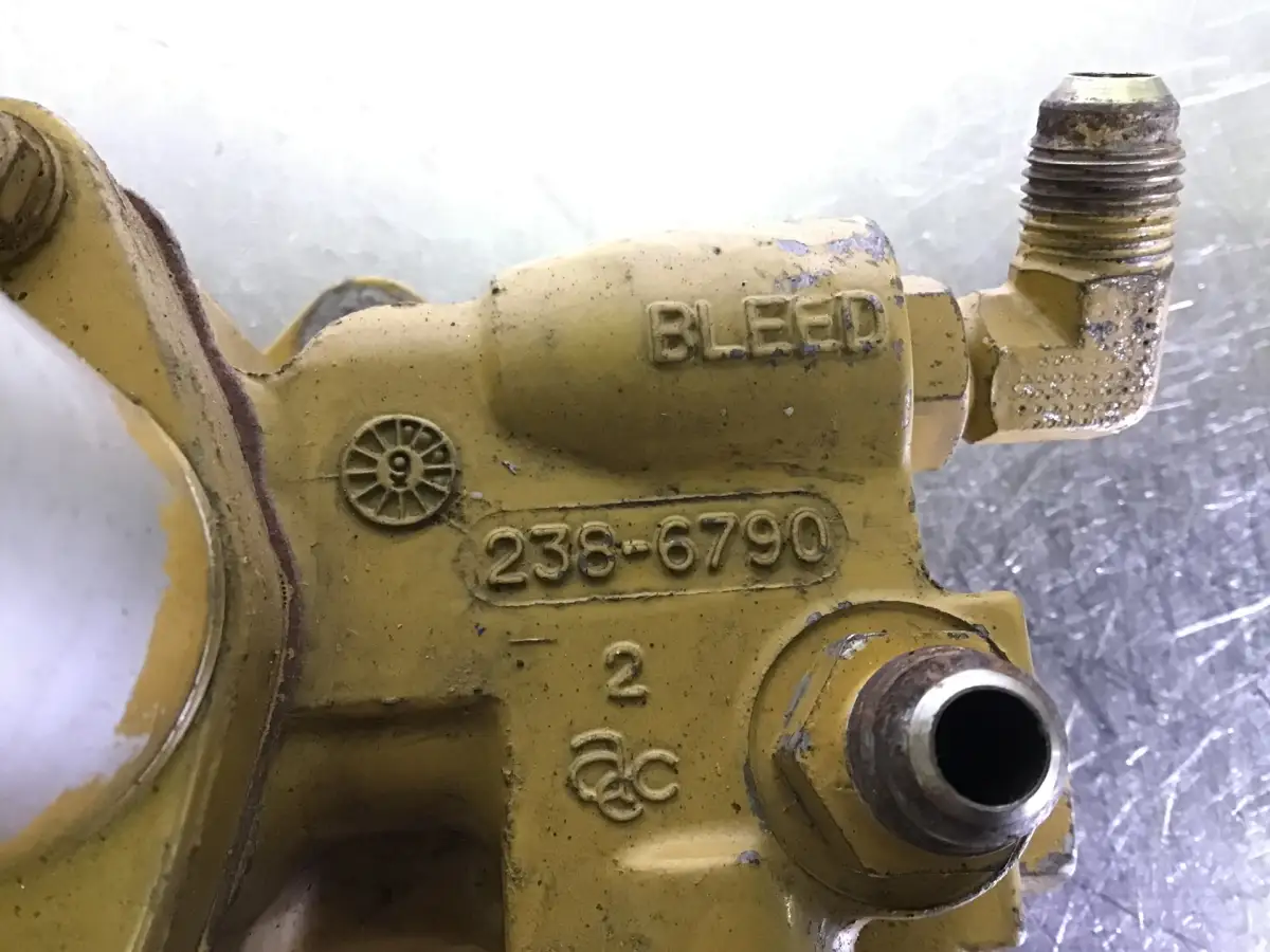 CATERPILLAR LOGEMENT DE FILTRE À CARBURANT 2386790 D'OCCASION - Image 2