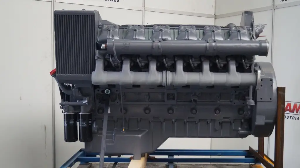 REKONSTRUIERTER DEUTZ F12L513L MOTOR – Bild 3