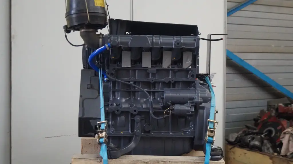 RECONDITIONED DEUTZ F4L1011F ENGINE - Picture 2