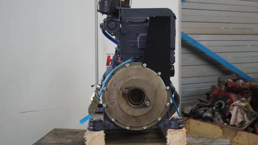 RECONDITIONED DEUTZ F4L1011F ENGINE - Picture 3