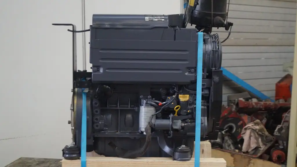 RECONDITIONED DEUTZ F4L1011F ENGINE
