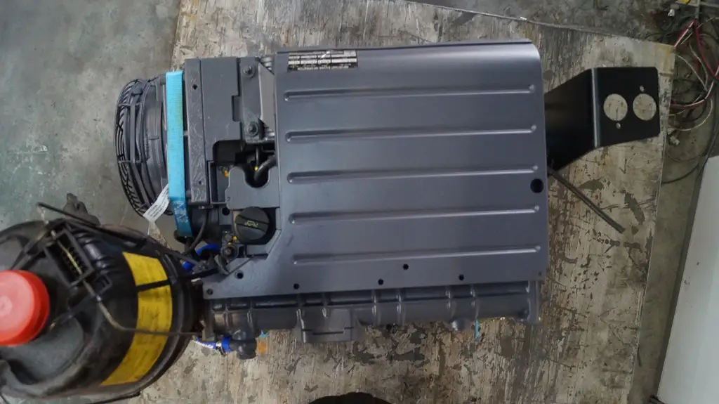 RECONDITIONED DEUTZ F4L1011F ENGINE - Picture 5