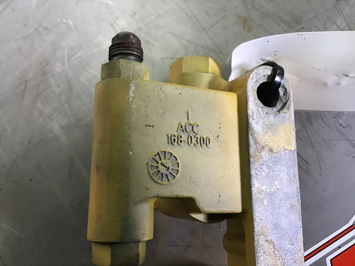 CATERPILLAR FUEL INJECTOR 1680300 USED - Picture 2