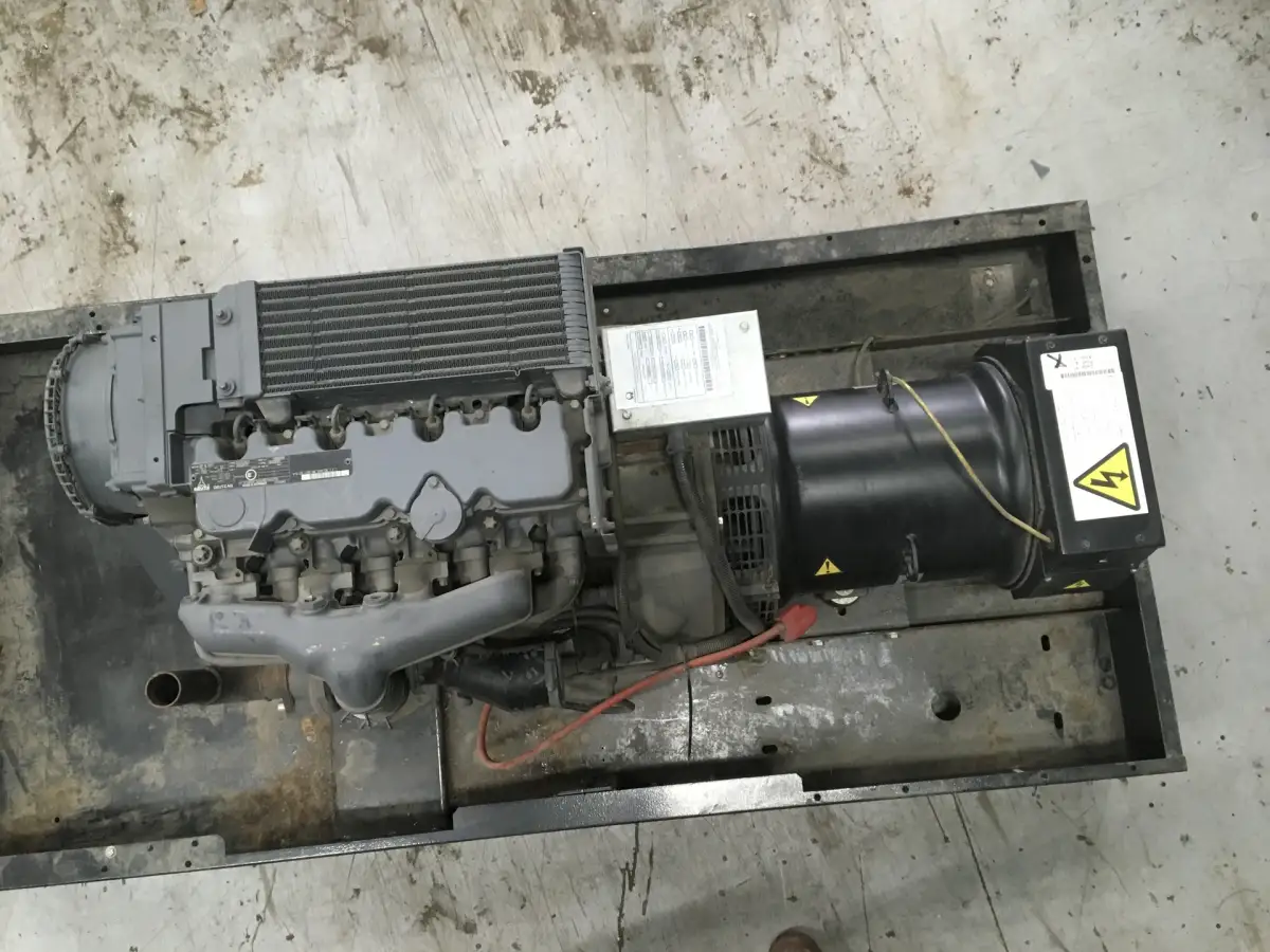 DEUTZ BF4L2011 GENERATOR 40KVA NEW - Picture 5