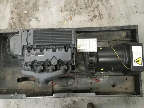 DEUTZ BF4L2011 GENERATOR 40KVA NEU – Vorschaubild 5