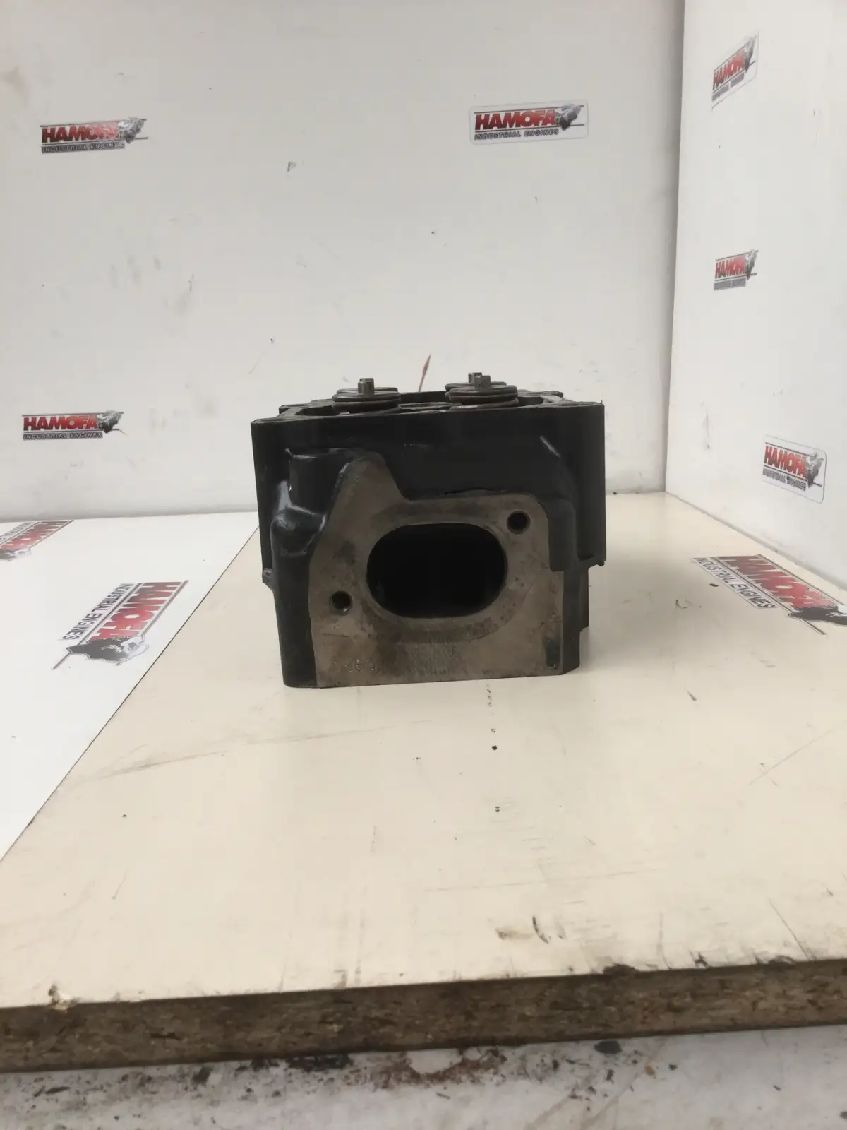 DEUTZ ZYLINDERKOPF 04268377 GEBRAUCHT – Bild 2
