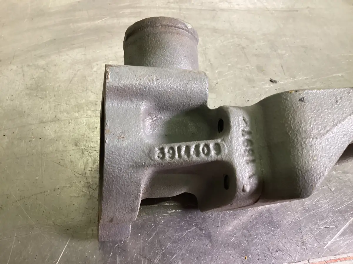 CUMMINS THERMOSTAT COVER 3914409 USED - Picture 2