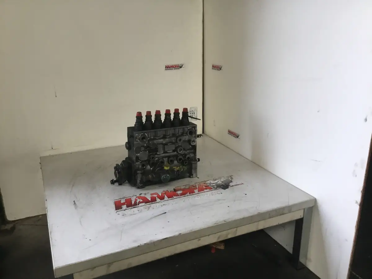 BOSCH FUEL PUMP 0402896015 USED